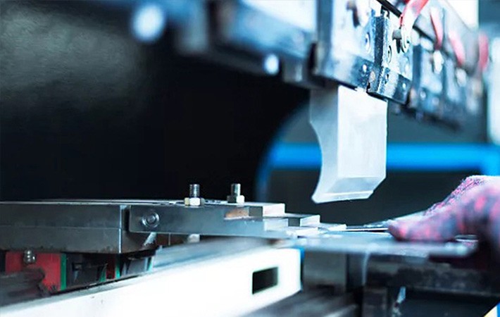 数控板料折弯机的工作原理及高精度功能